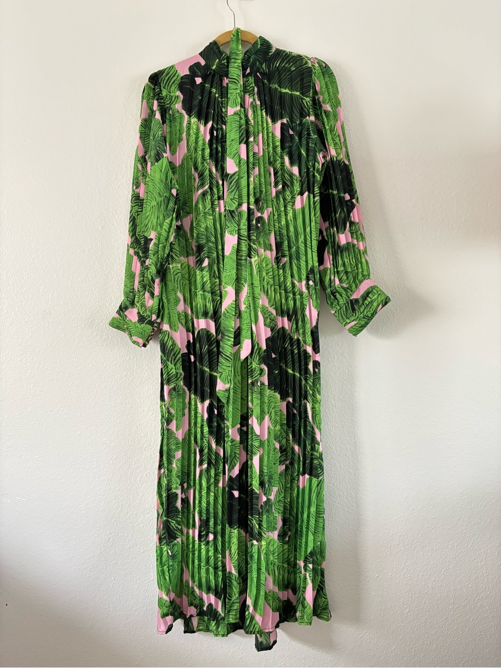 Beulah Tropical Green & Pink Leaf Print Pleated Maxi Dress - Picture 2 of 11